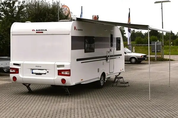 Wohnwagen Markise und Stützen